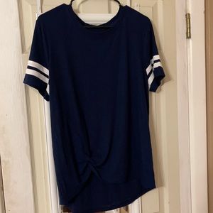 BNWOT. Cute Tie Knot Tee